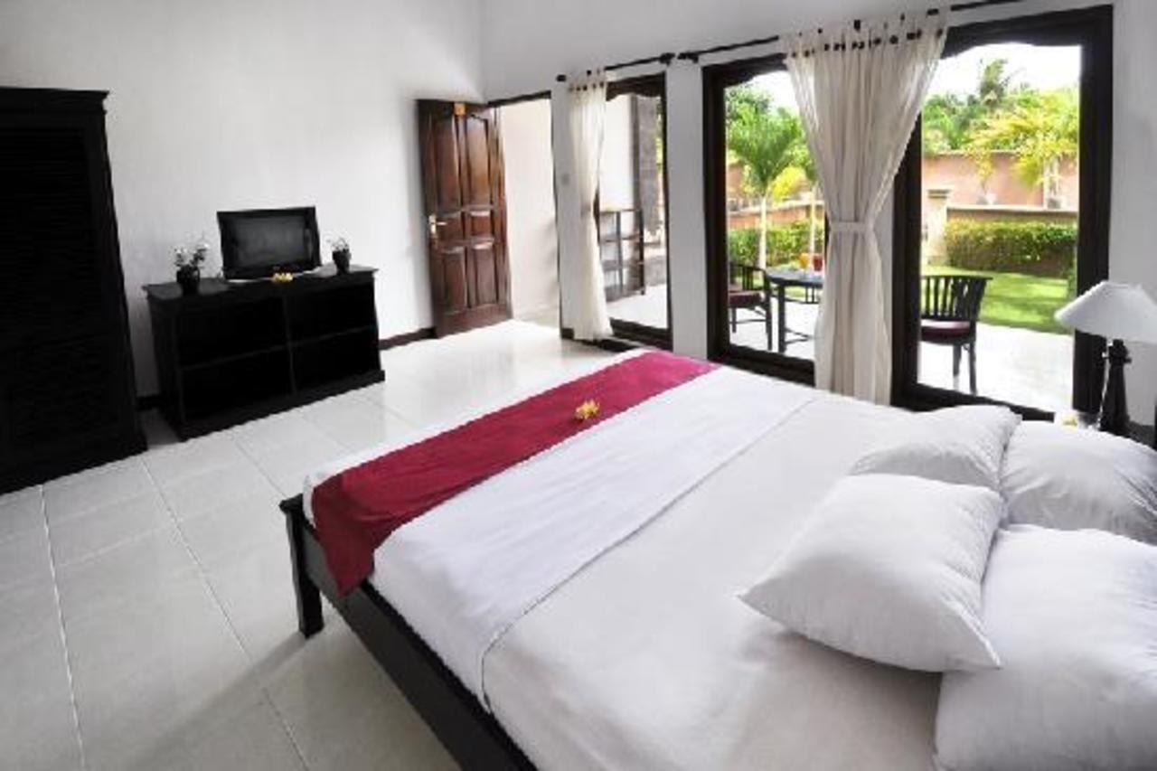 Bali Breezz Hotel Jimbaran  Exterior photo