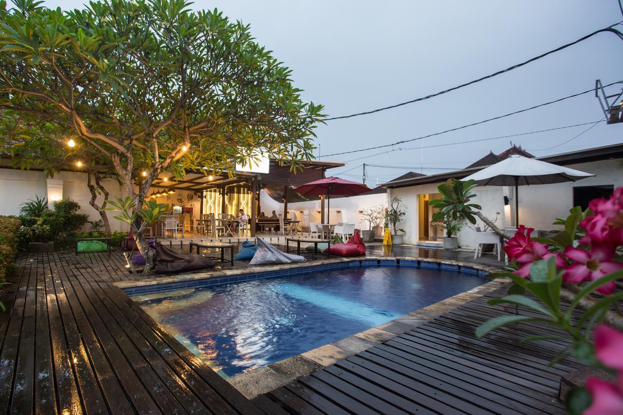 Bali Breezz Hotel Jimbaran  Exterior photo