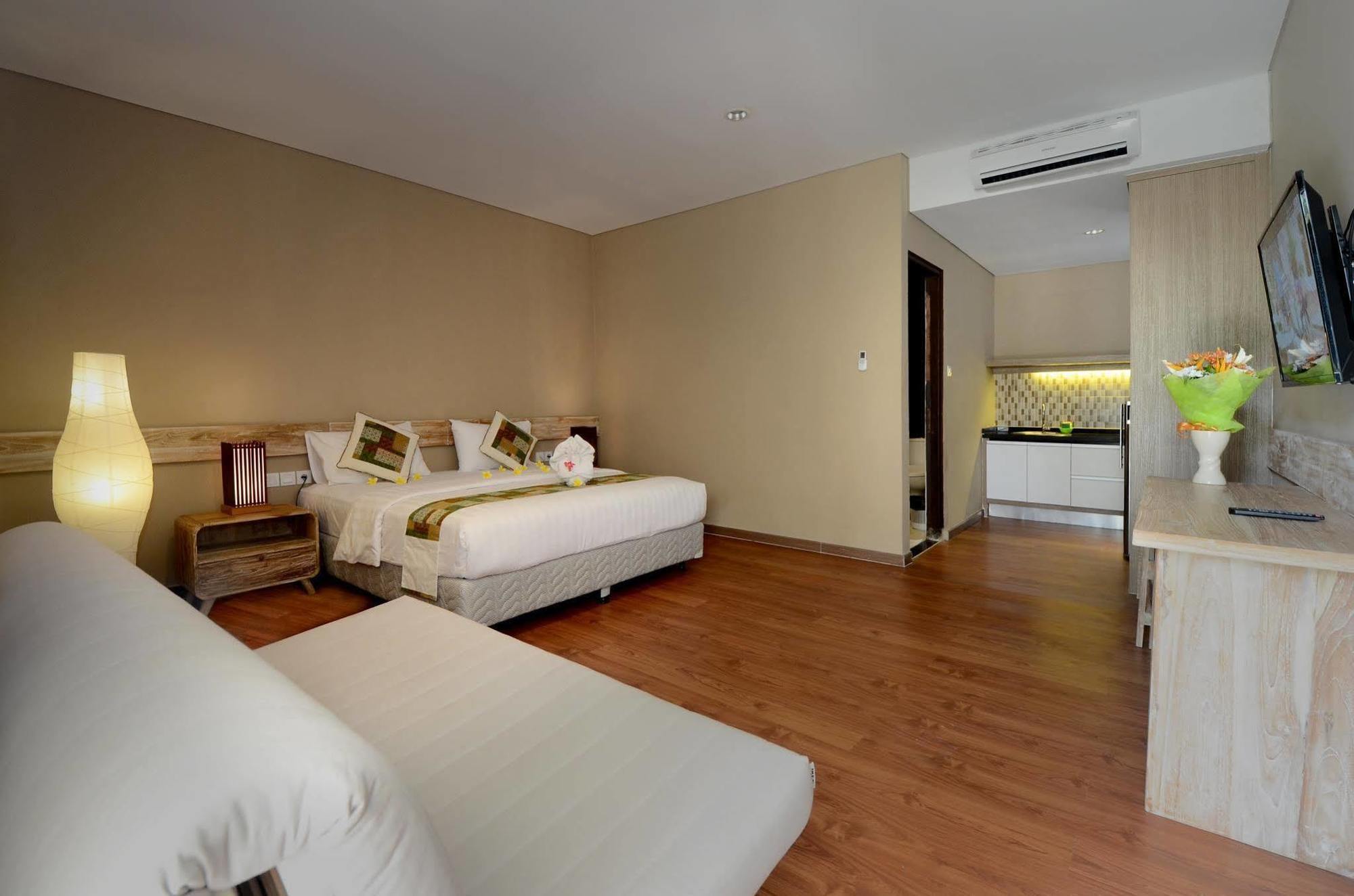 Bali Breezz Hotel Jimbaran  Exterior photo