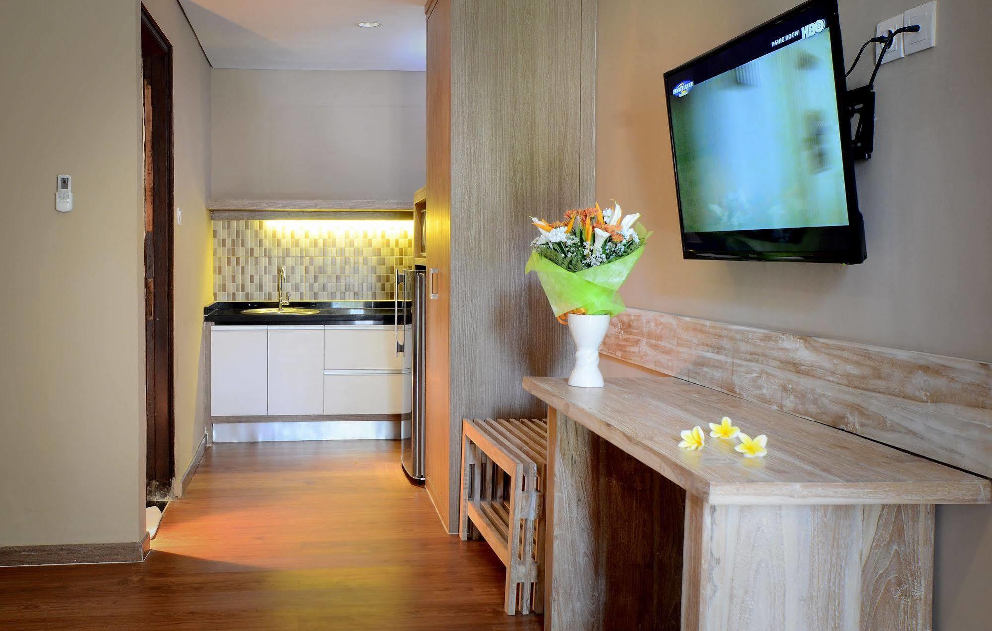 Bali Breezz Hotel Jimbaran  Exterior photo