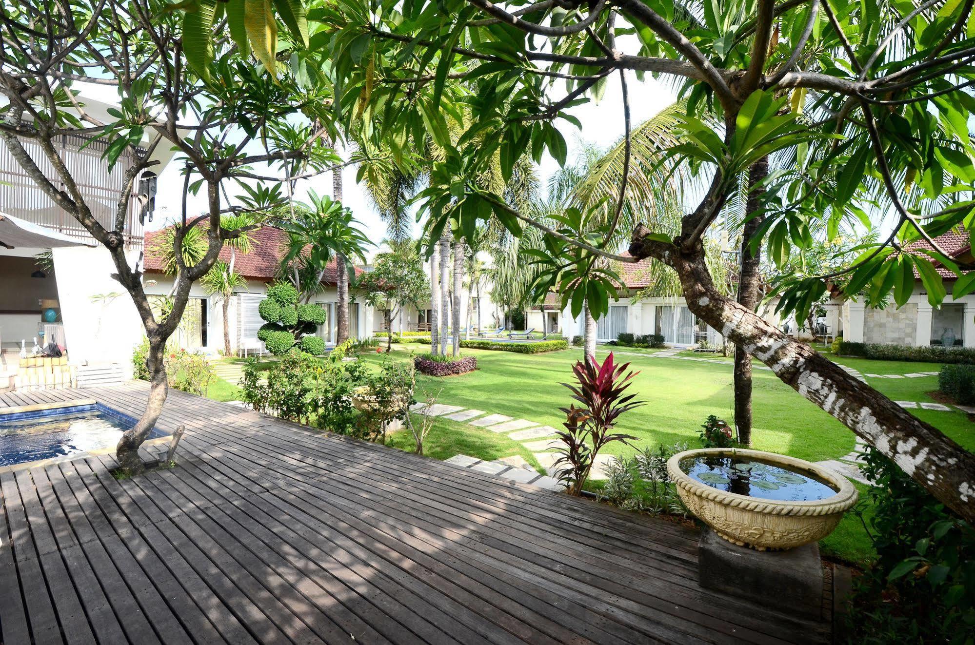 Bali Breezz Hotel Jimbaran  Exterior photo