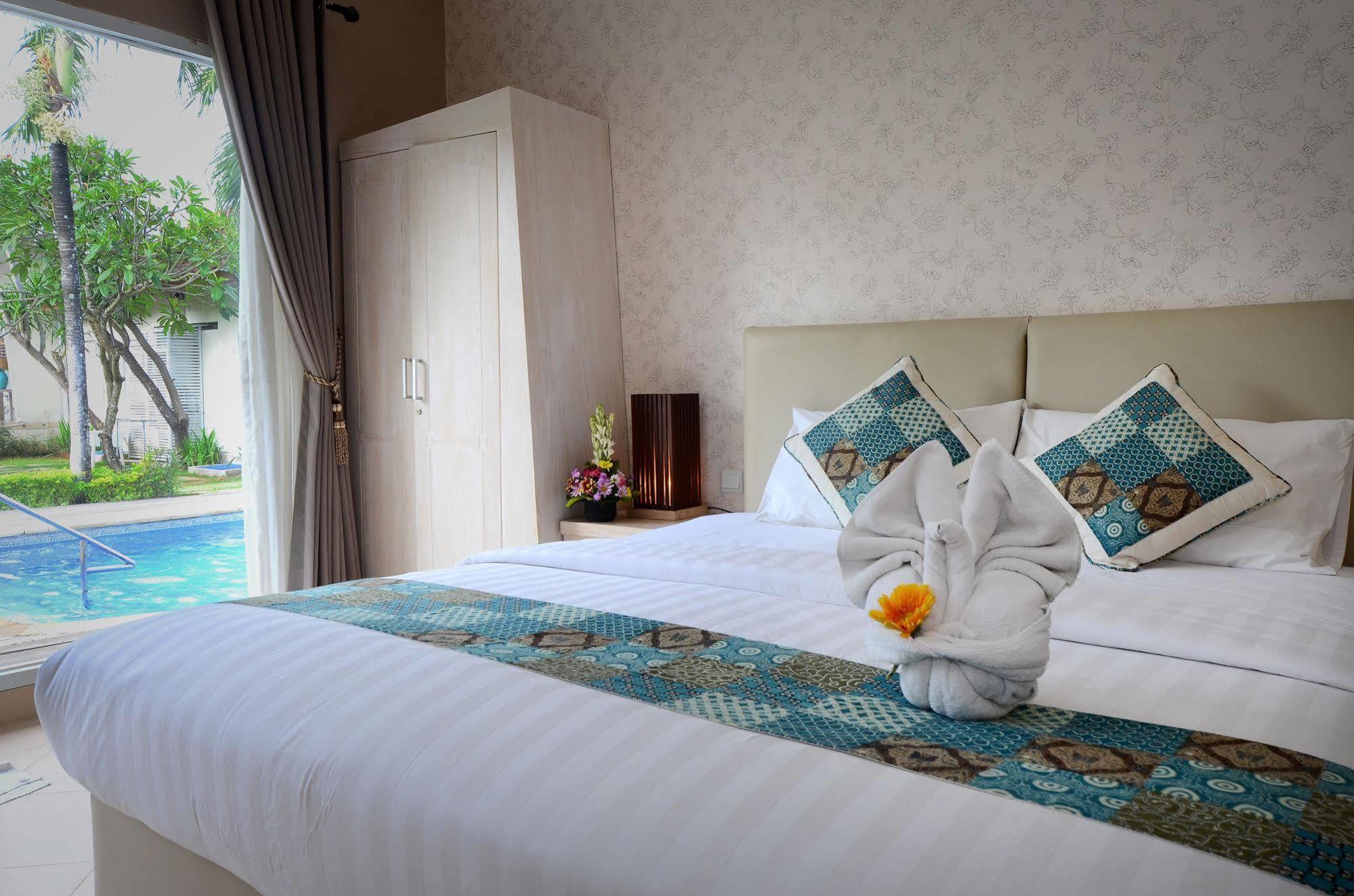 Bali Breezz Hotel Jimbaran  Exterior photo