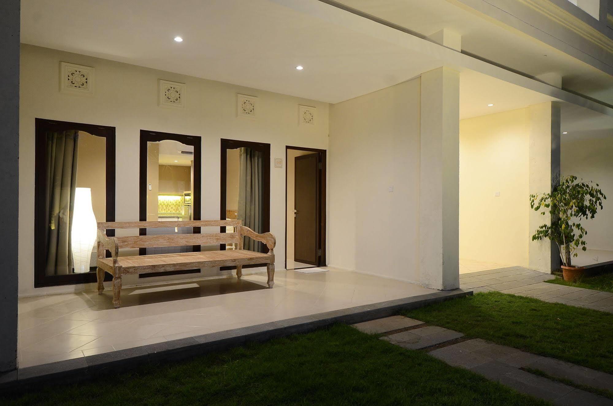 Bali Breezz Hotel Jimbaran  Exterior photo