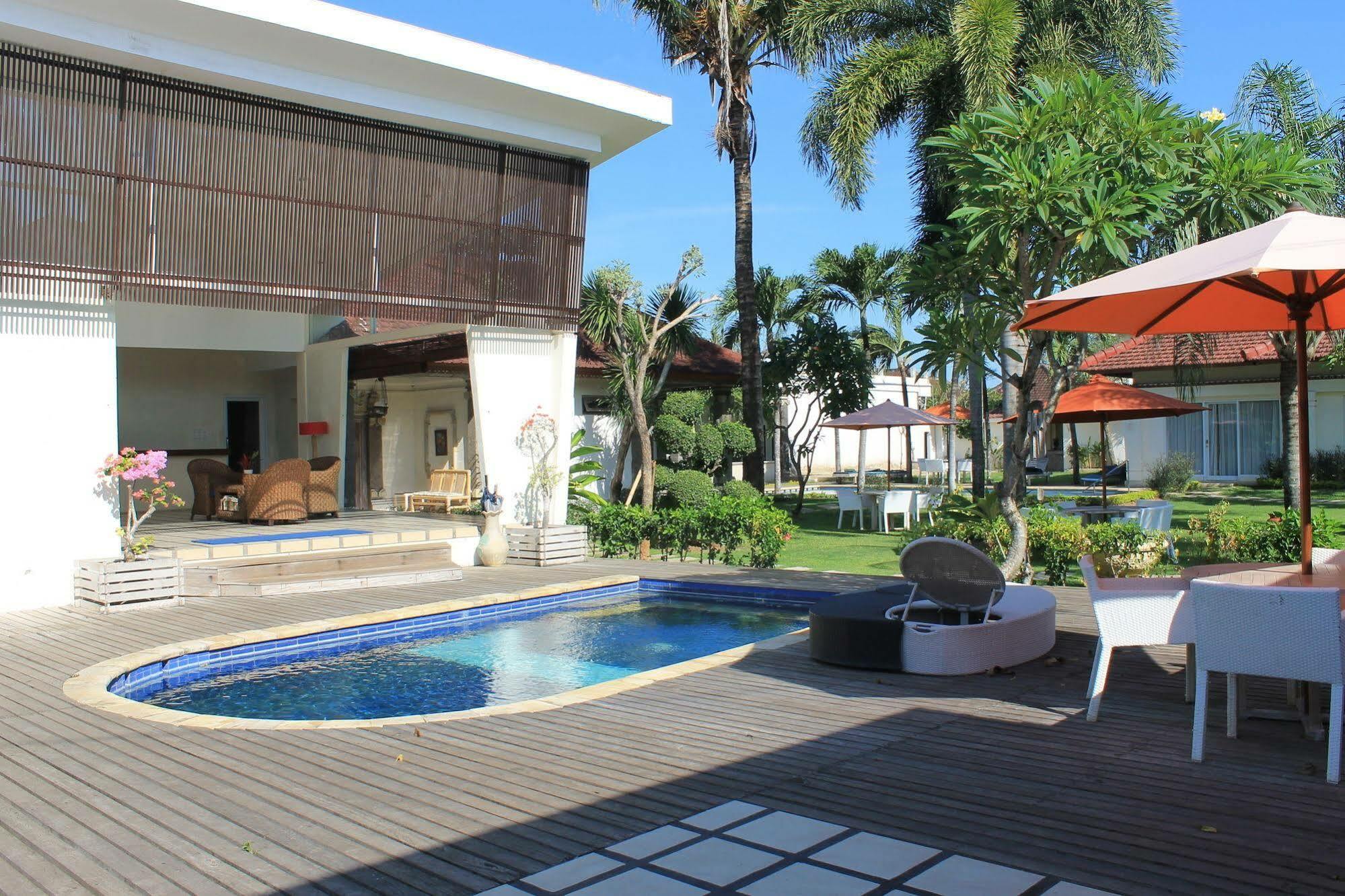 Bali Breezz Hotel Jimbaran  Exterior photo